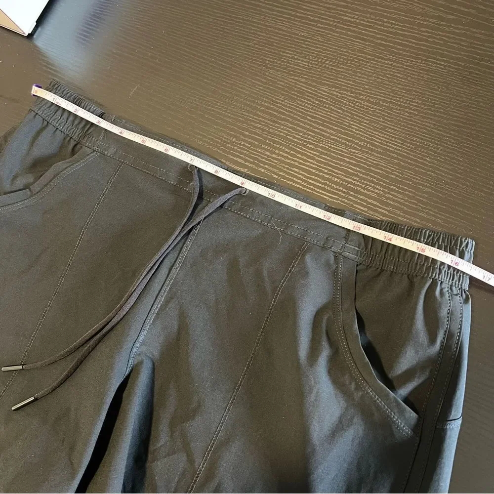 Lands’ End Women’s Black Athletic Shorts‎ 10